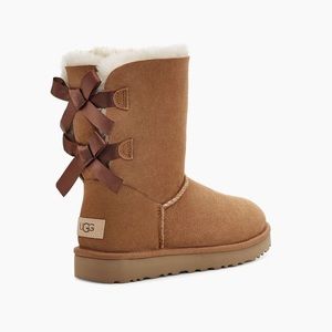 Ugg Chestnut Bailey Bow II Boots size 10
